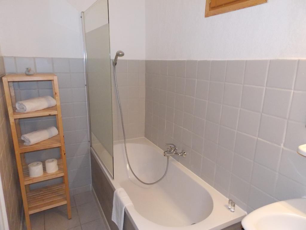 Le Clos Des Acacias Signes Room photo